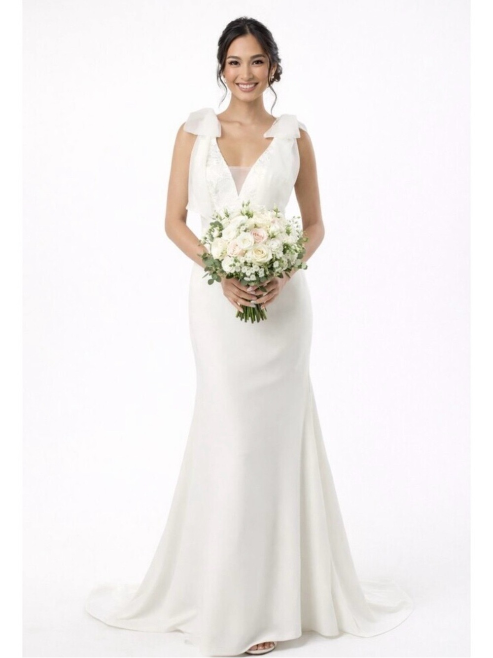 Lulu's Ivory V‑Neck Bridal Gown with Bow Shoulder Straps
